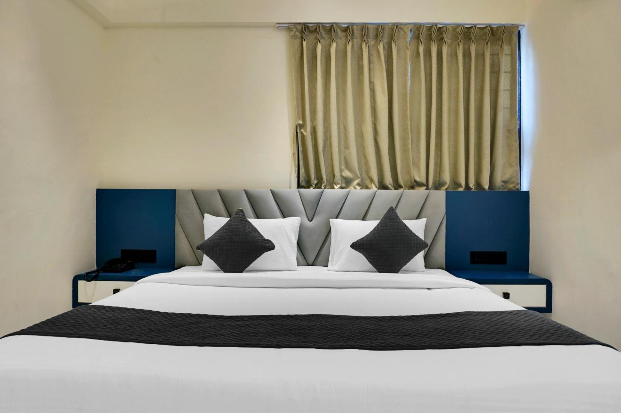 Palm Suites Baner- Indian Nationals Only Pune Exterior foto