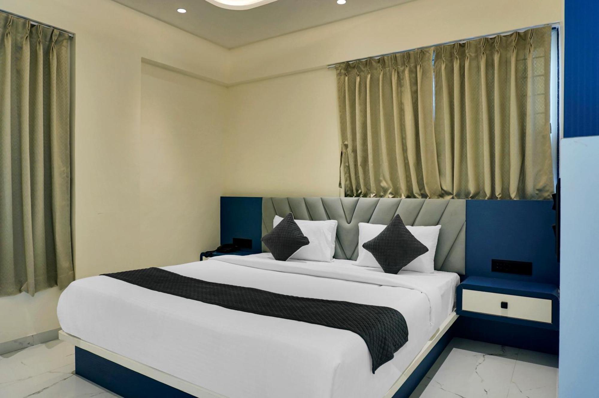 Palm Suites Baner- Indian Nationals Only Pune Exterior foto