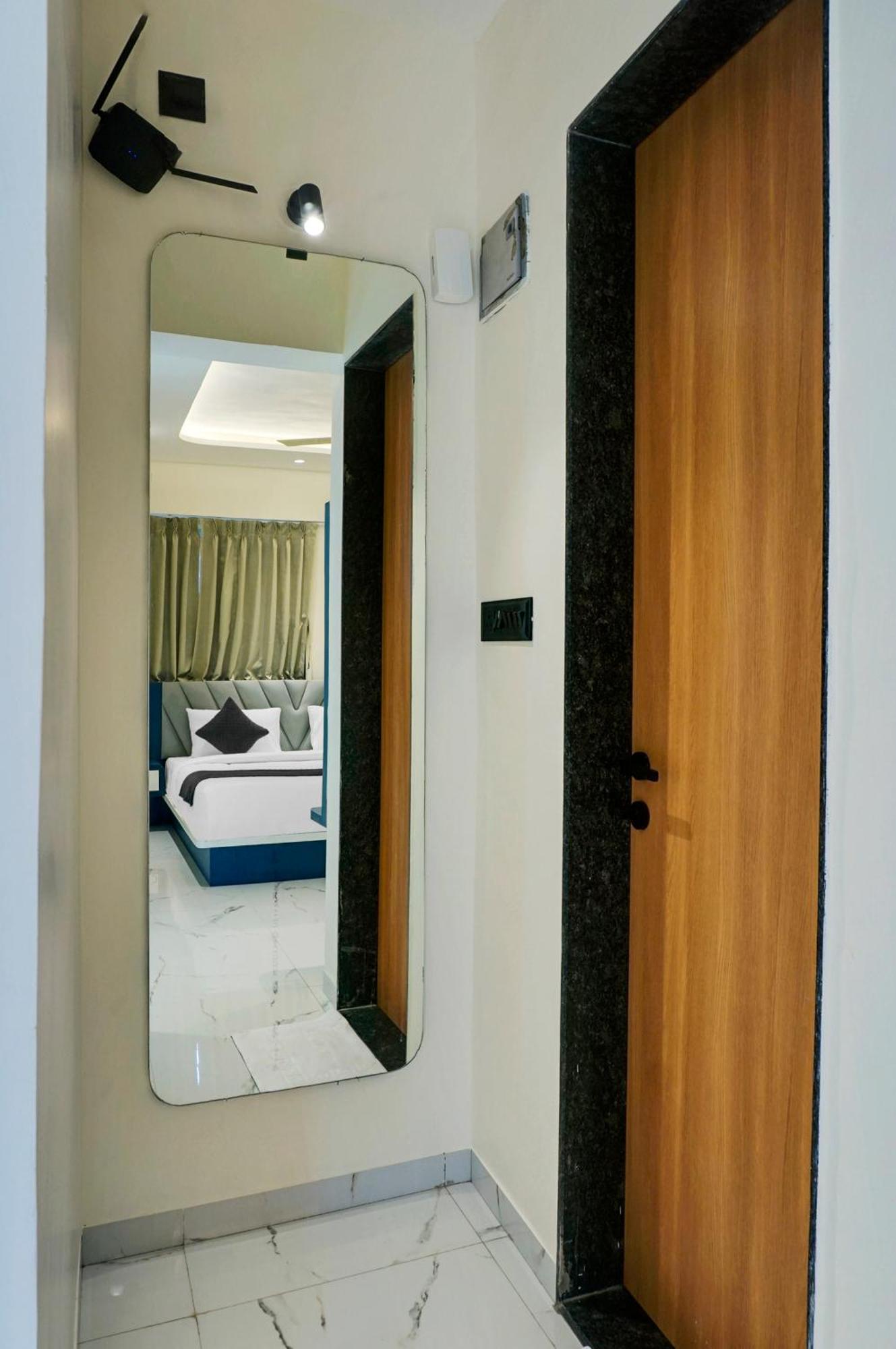 Palm Suites Baner- Indian Nationals Only Pune Exterior foto