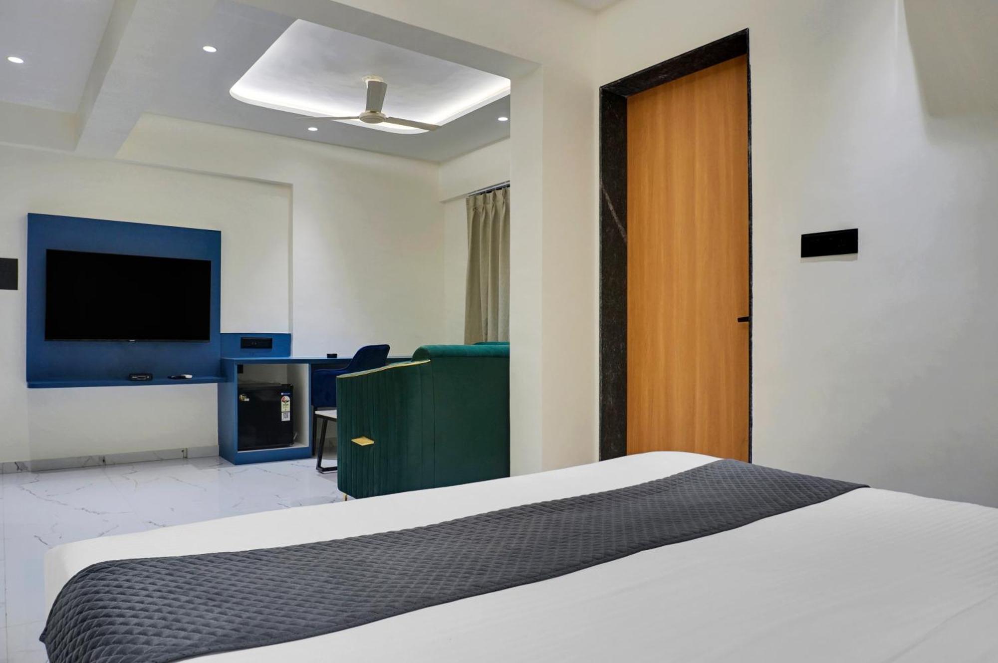 Palm Suites Baner- Indian Nationals Only Pune Exterior foto